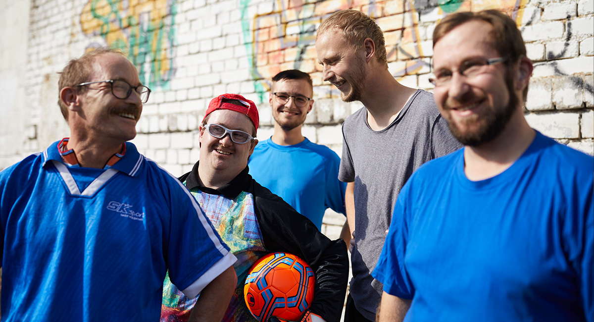 Eine Männergruppe nach einem Fußballspiel