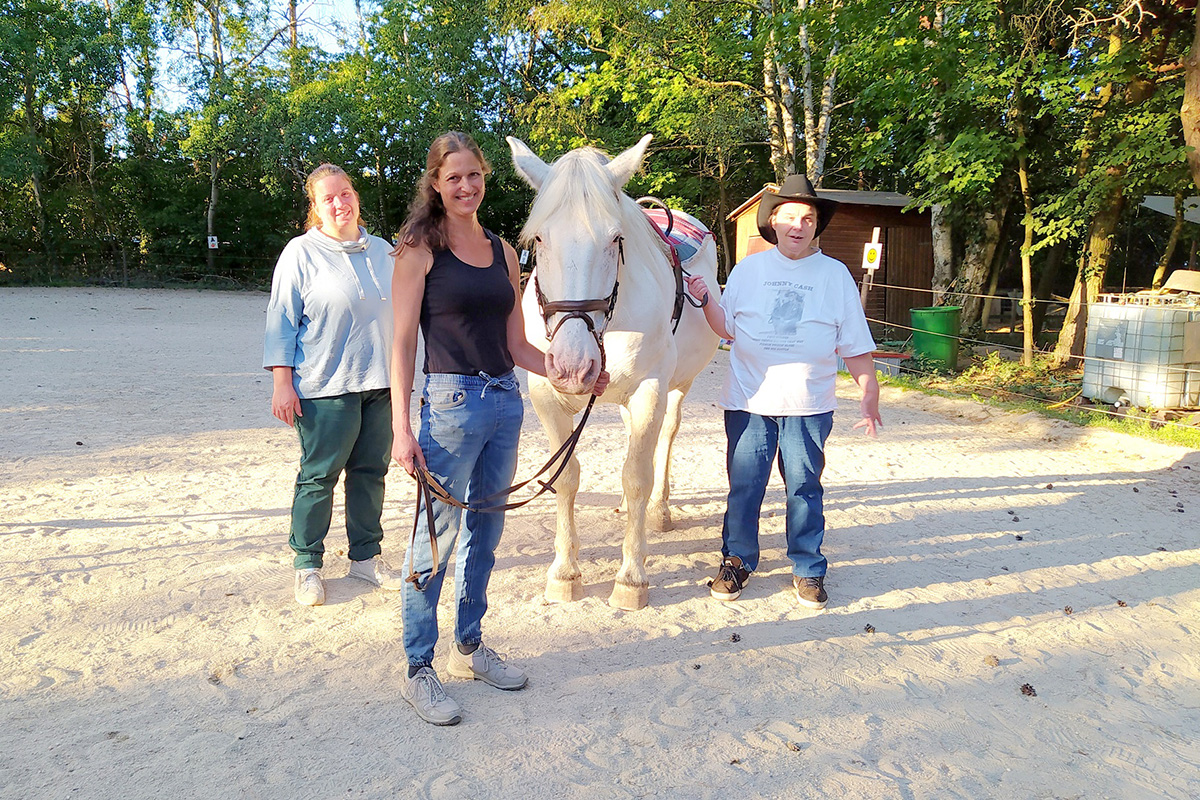 Presseartikel: Auf dem Pferd wachsen alle