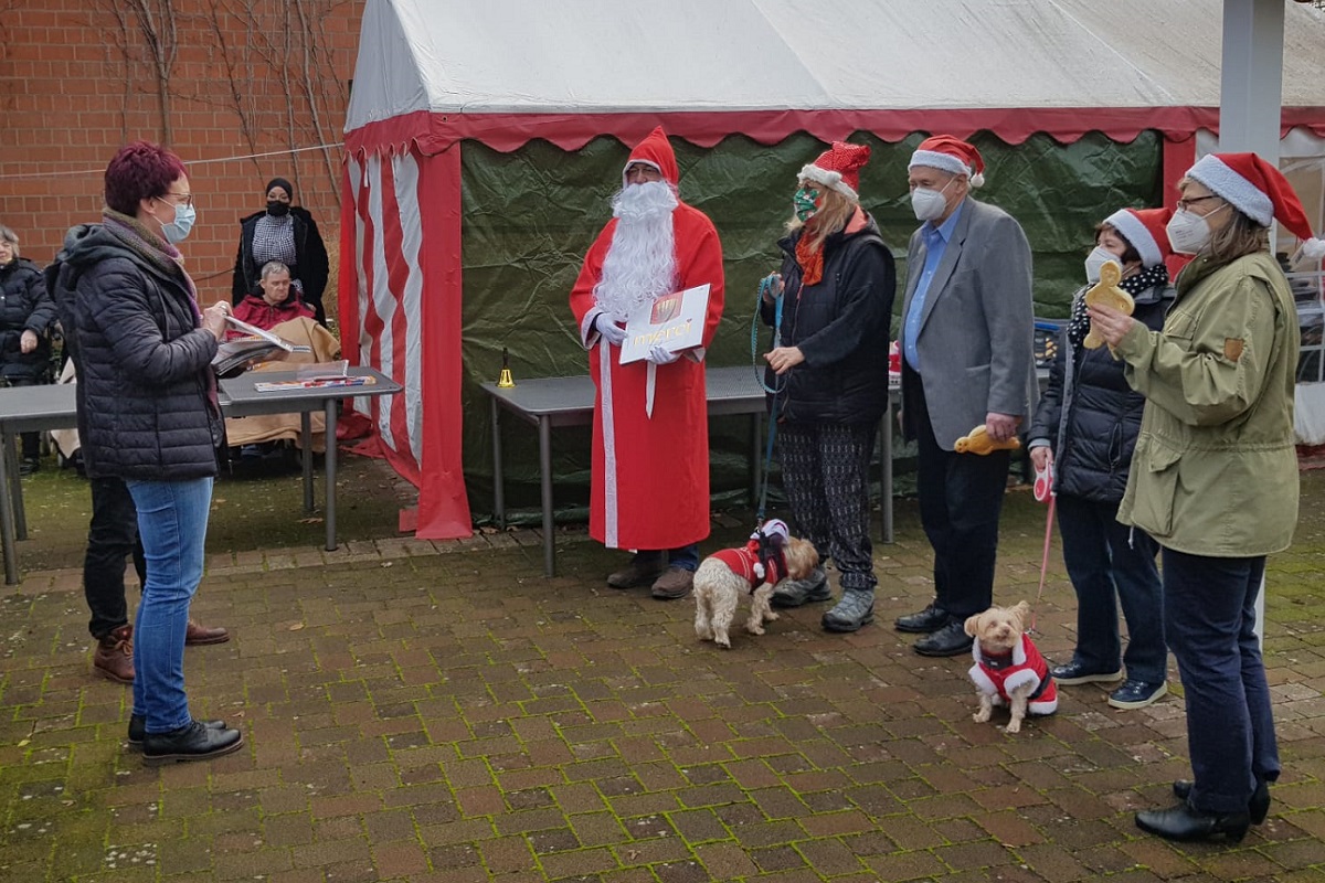 Presseartikel: Geschenke für BewohnerInnen und MitarbeiterInnen der Albrecht-Tuckermann-Wohnanlage