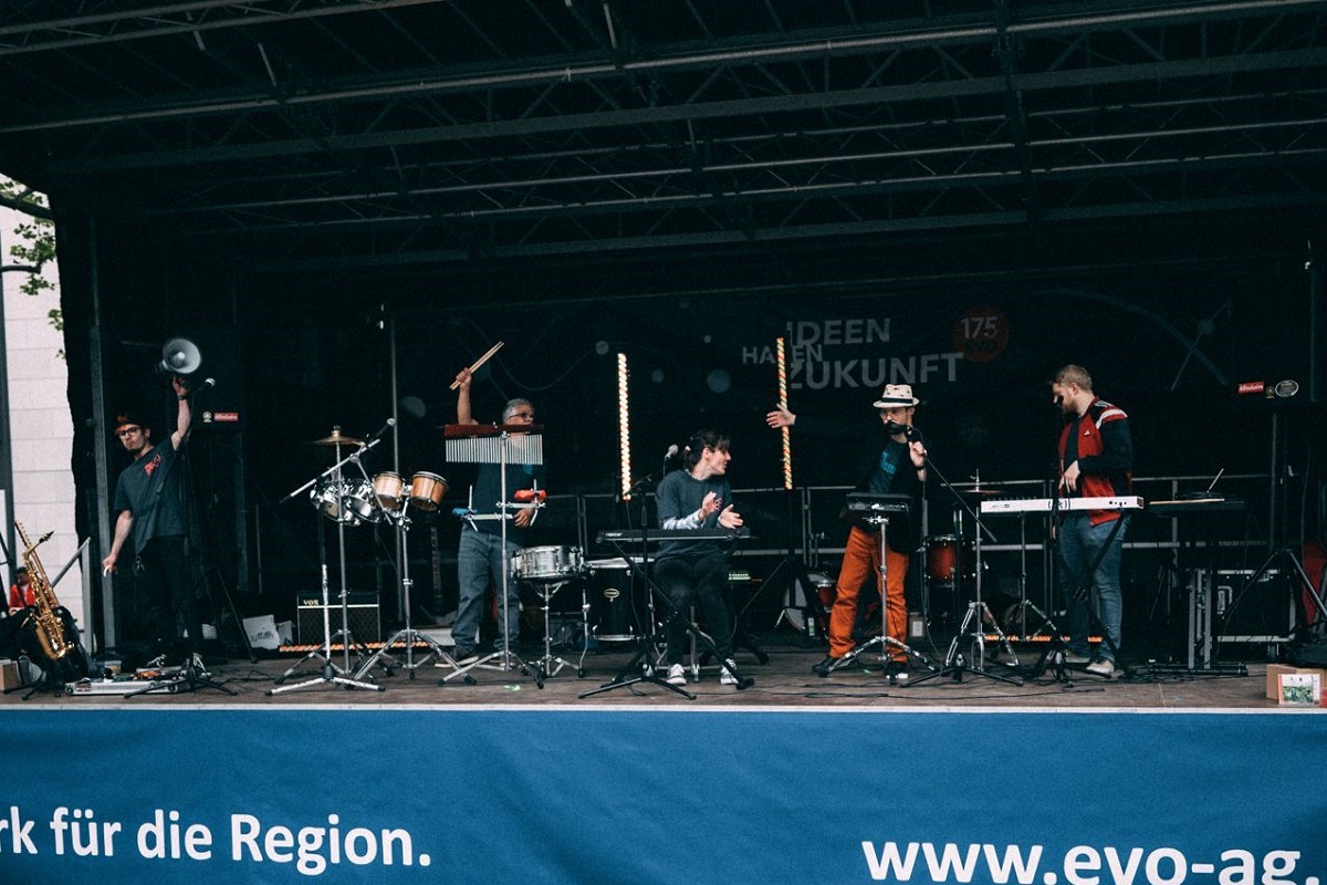 „Gruppe Blumenstrauß“ begeistert bei Auftritt in der Offenbacher Innenstadt