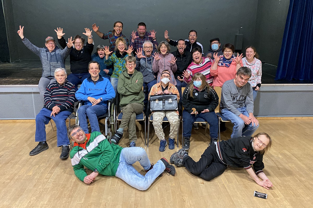 Theateraufführung „Ein Dieb kommt selten allein“ im April 2023