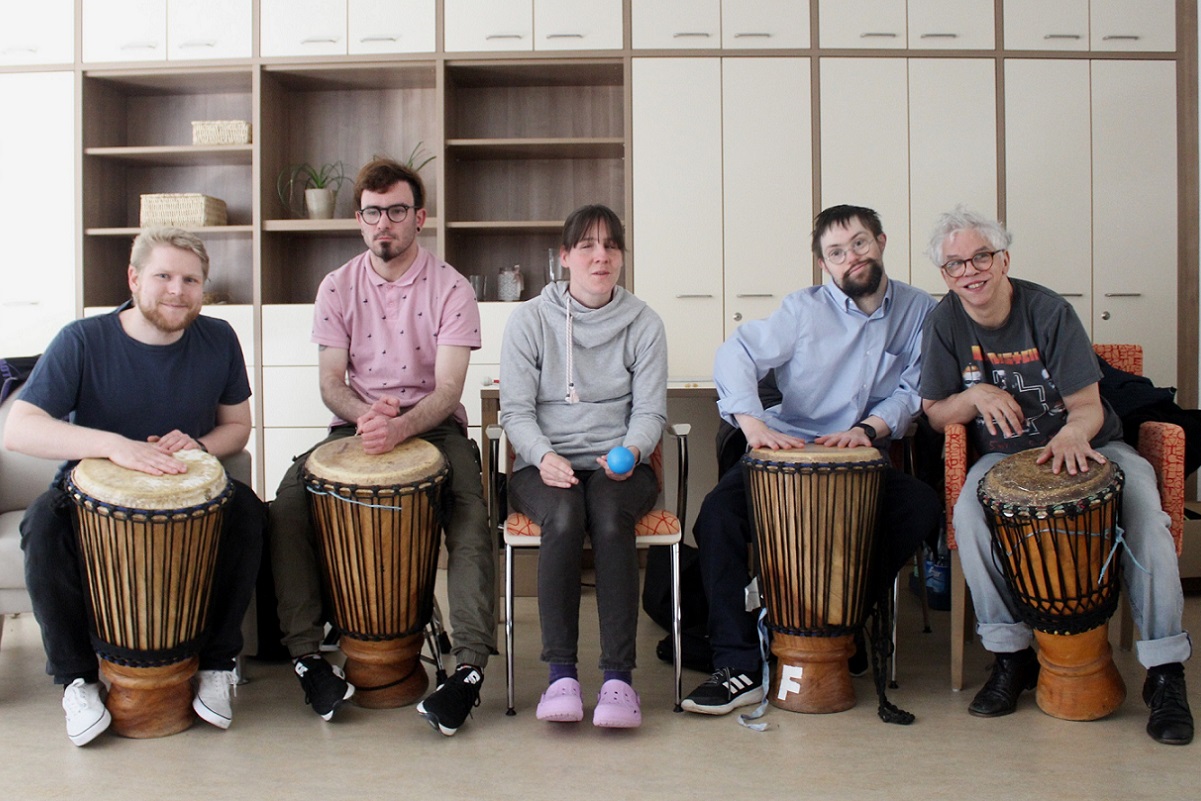 FSJ-Seminar: Inklusiver Trommelworkshop mit der Gruppe Blumenstrauss