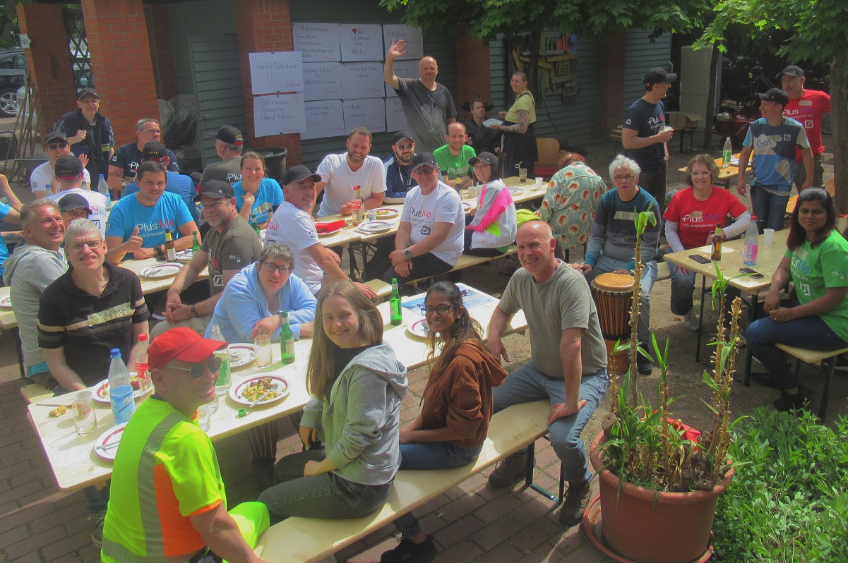 Die Wohnanlage Offenbach freut sich über Unterstützung am „Social Day“