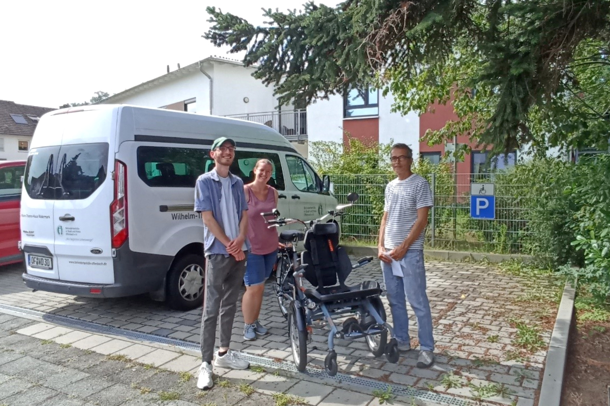 Wilhelm-Thomin-Haus ist nun im Besitz eines langersehnten Rollstuhlfahrrads