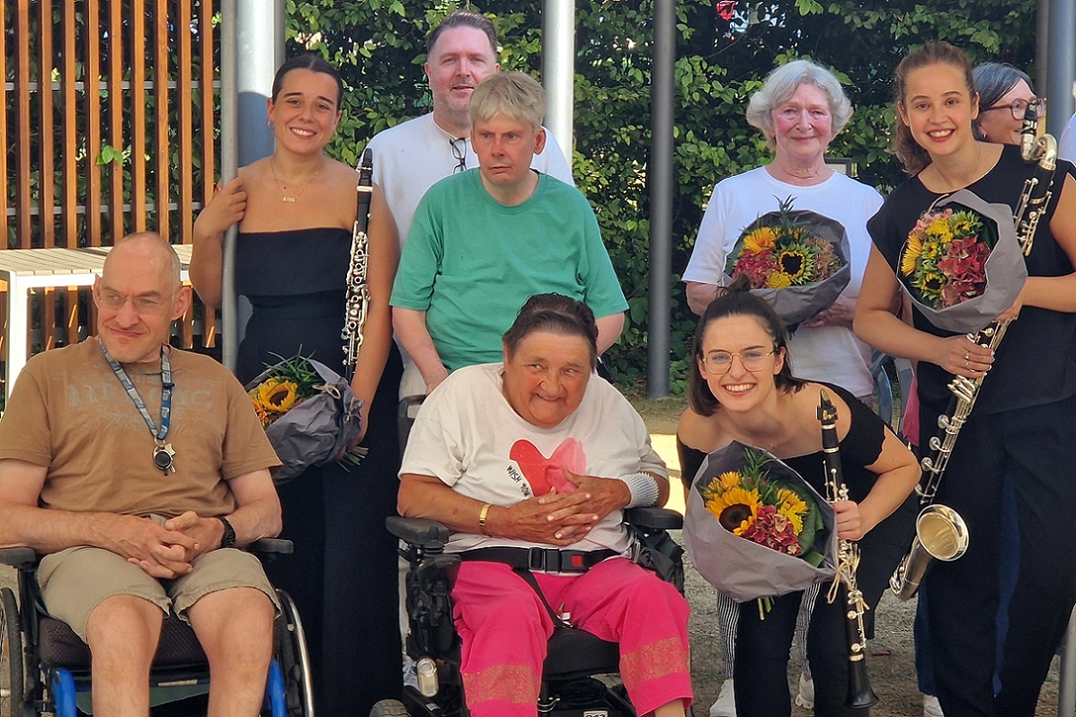 Presseartikel: Konzert des Klarimädels-Trios in der Philipp-Jäger-Wohnanlage